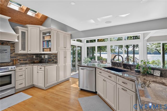 13714 Winterberry Rdg, Midlothian, VA 23112