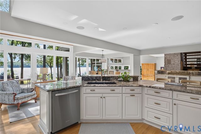 13714 Winterberry Rdg, Midlothian, VA 23112