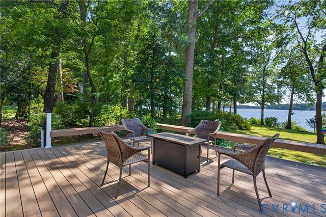 13714 Winterberry Rdg, Midlothian, VA 23112