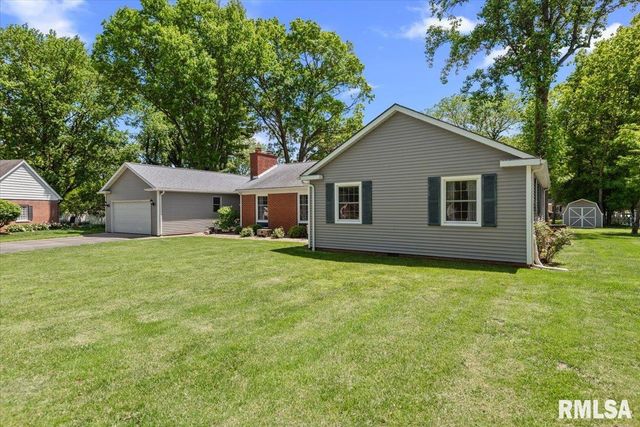 23 CIRCLE Drive, Rochester, IL 62563