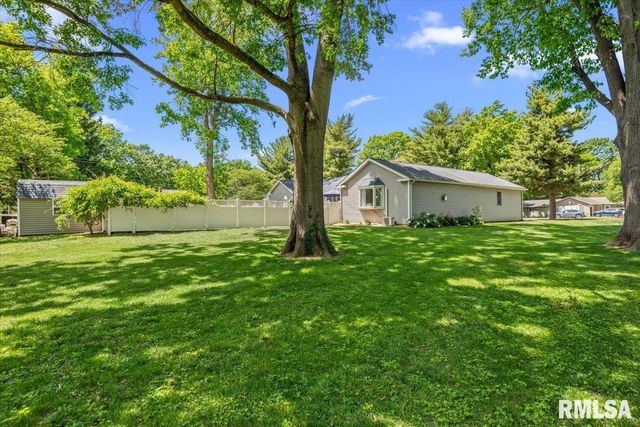 23 CIRCLE Drive, Rochester, IL 62563