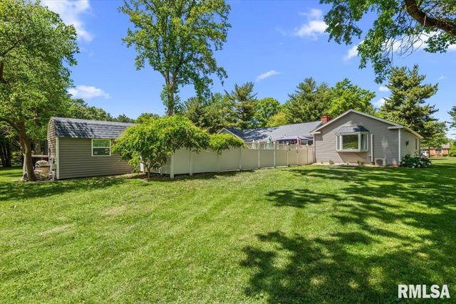 23 CIRCLE Drive, Rochester, IL 62563