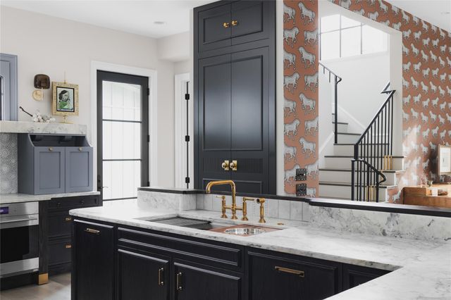 901 Wayside DR, Austin, TX 78703