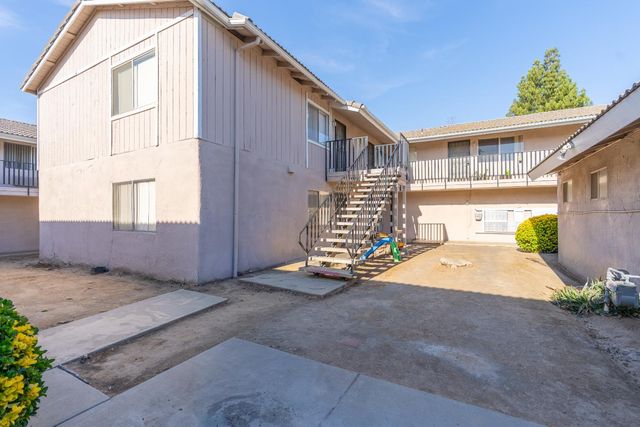 1905 E Pontiac Way, Fresno, CA 93726