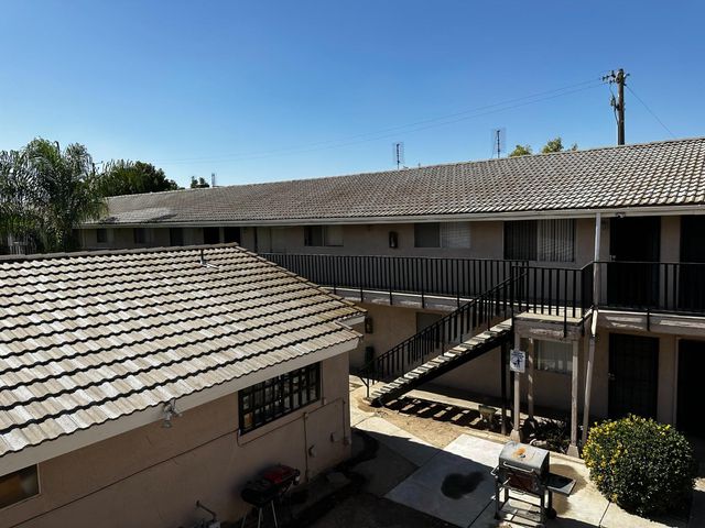 1905 E Pontiac Way, Fresno, CA 93726