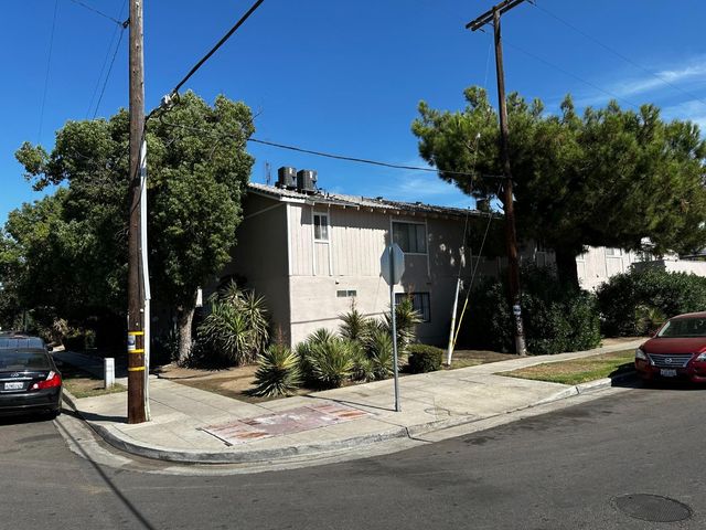 1905 E Pontiac Way, Fresno, CA 93726