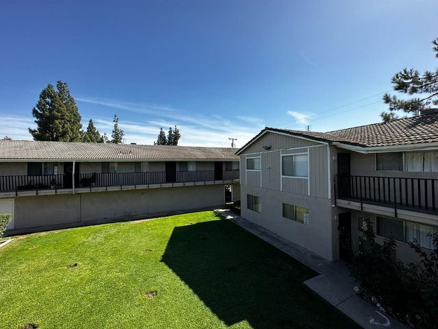 1905 E Pontiac Way, Fresno, CA 93726