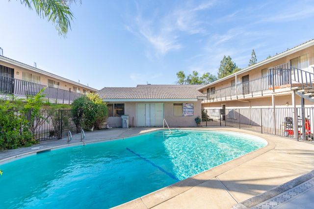 1905 E Pontiac Way, Fresno, CA 93726