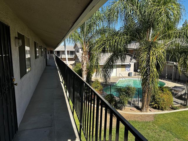 1905 E Pontiac Way, Fresno, CA 93726