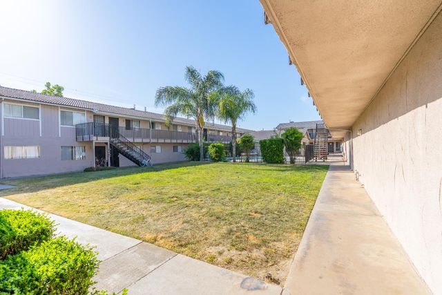 1905 E Pontiac Way, Fresno, CA 93726