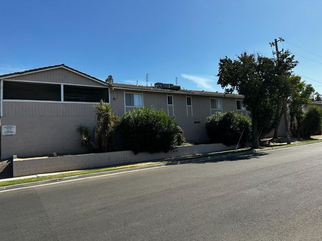 1905 E Pontiac Way, Fresno, CA 93726