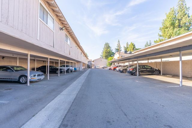 1905 E Pontiac Way, Fresno, CA 93726