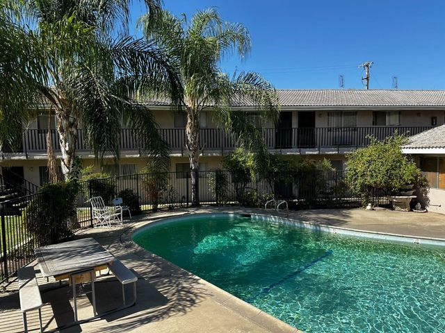 1905 E Pontiac Way, Fresno, CA 93726
