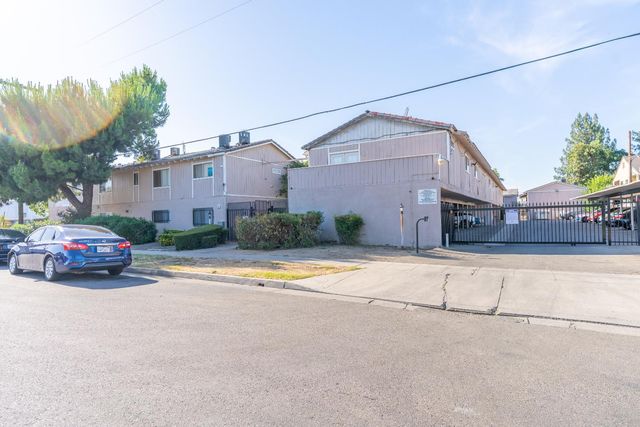 1905 E Pontiac Way, Fresno, CA 93726