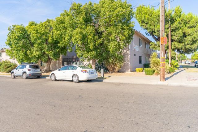 1905 E Pontiac Way, Fresno, CA 93726