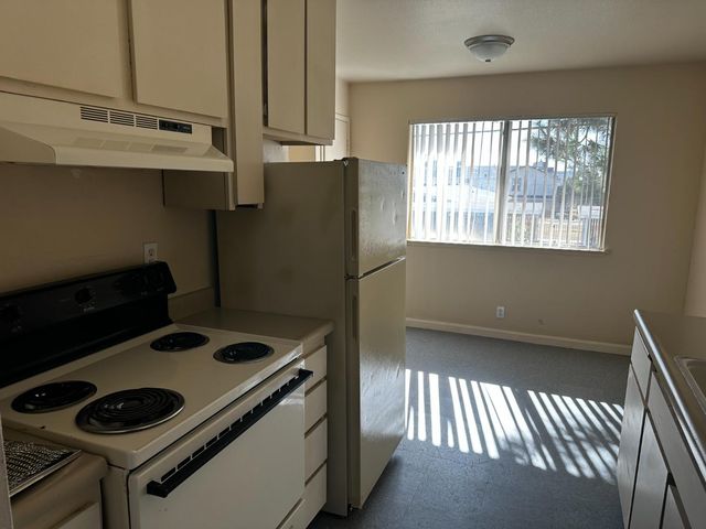1905 E Pontiac Way, Fresno, CA 93726