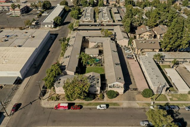 1905 E Pontiac Way, Fresno, CA 93726
