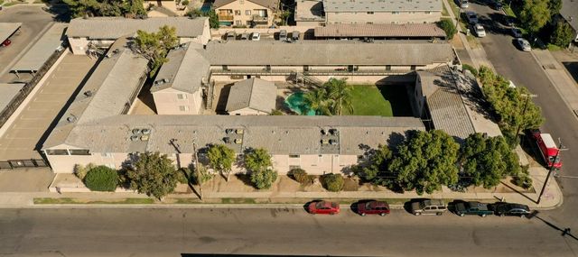1905 E Pontiac Way, Fresno, CA 93726