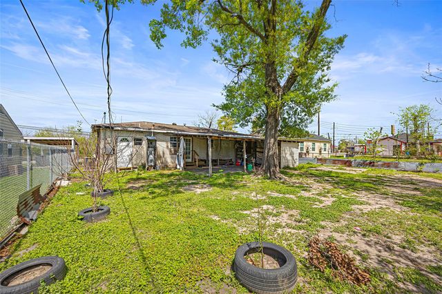 13338 Vicksburg Street, Houston, TX 77015