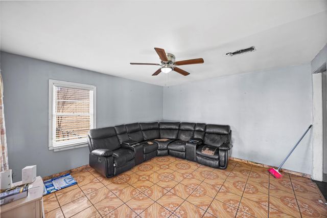 13338 Vicksburg Street, Houston, TX 77015