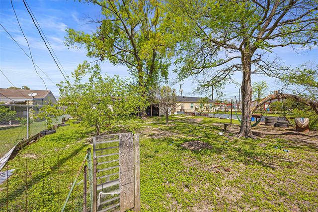 13338 Vicksburg Street, Houston, TX 77015