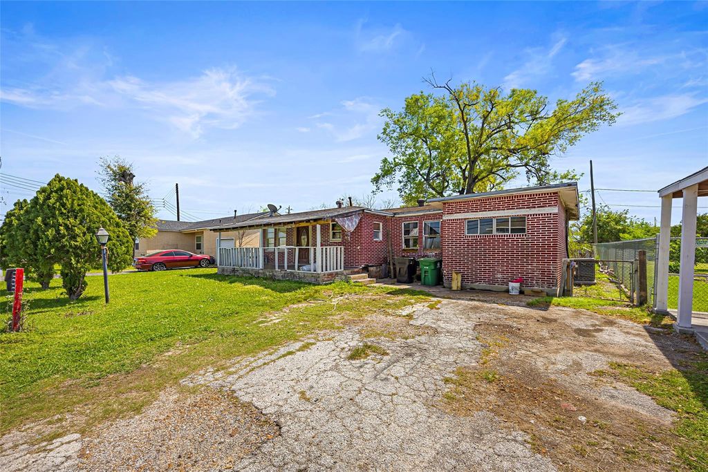 13338 Vicksburg Street, Houston, TX 77015