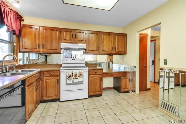 229 Robin Road, Amherst, NY 14228