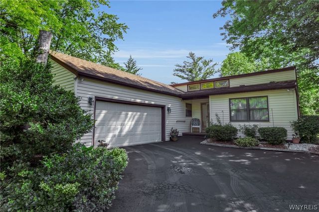 229 Robin Road, Amherst, NY 14228