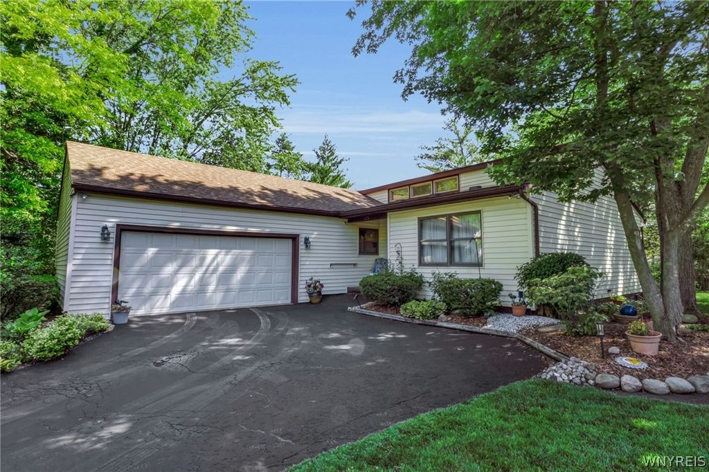 229 Robin Road, Amherst, NY 14228