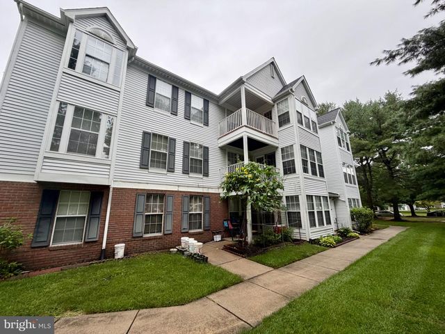 7 KENWOOD DR, Sicklerville, NJ 08081