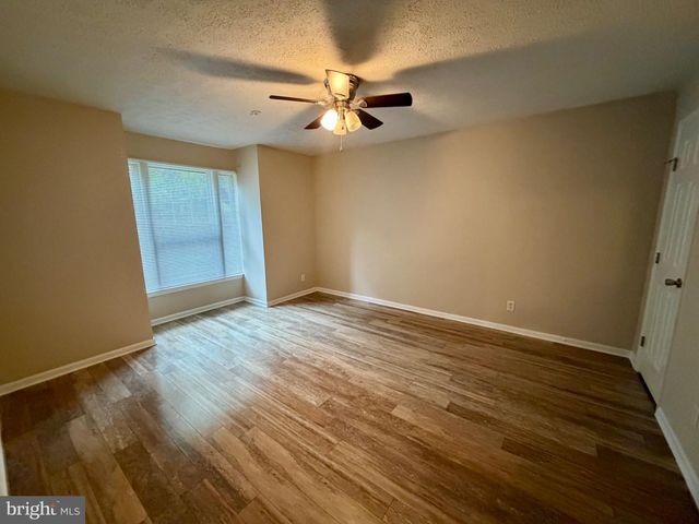 7 KENWOOD DR, Sicklerville, NJ 08081
