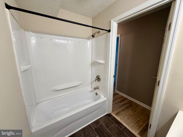 7 KENWOOD DR, Sicklerville, NJ 08081