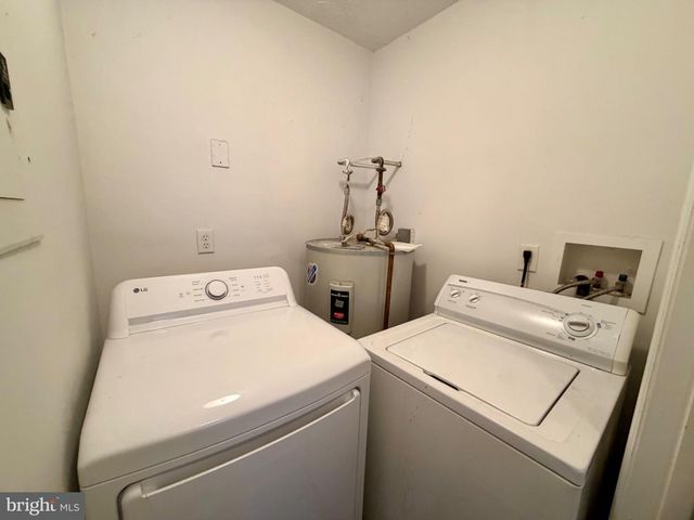 7 KENWOOD DR, Sicklerville, NJ 08081