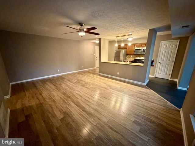 7 KENWOOD DR, Sicklerville, NJ 08081