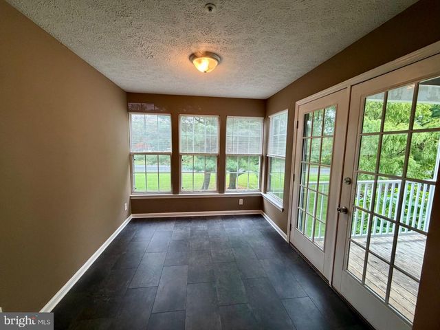 7 KENWOOD DR, Sicklerville, NJ 08081