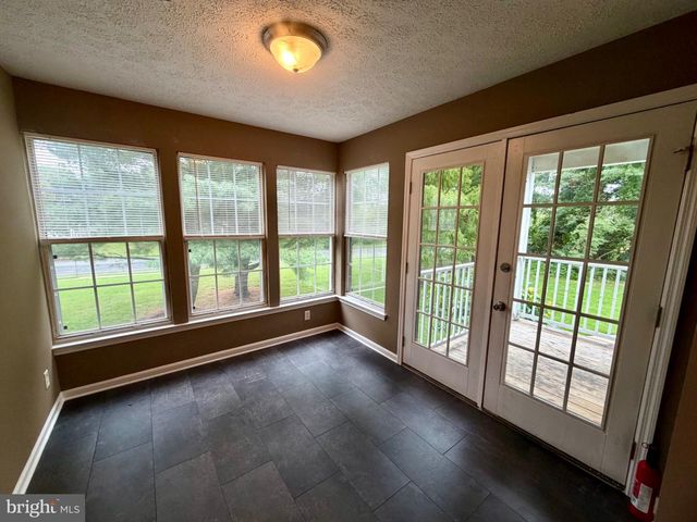 7 KENWOOD DR, Sicklerville, NJ 08081