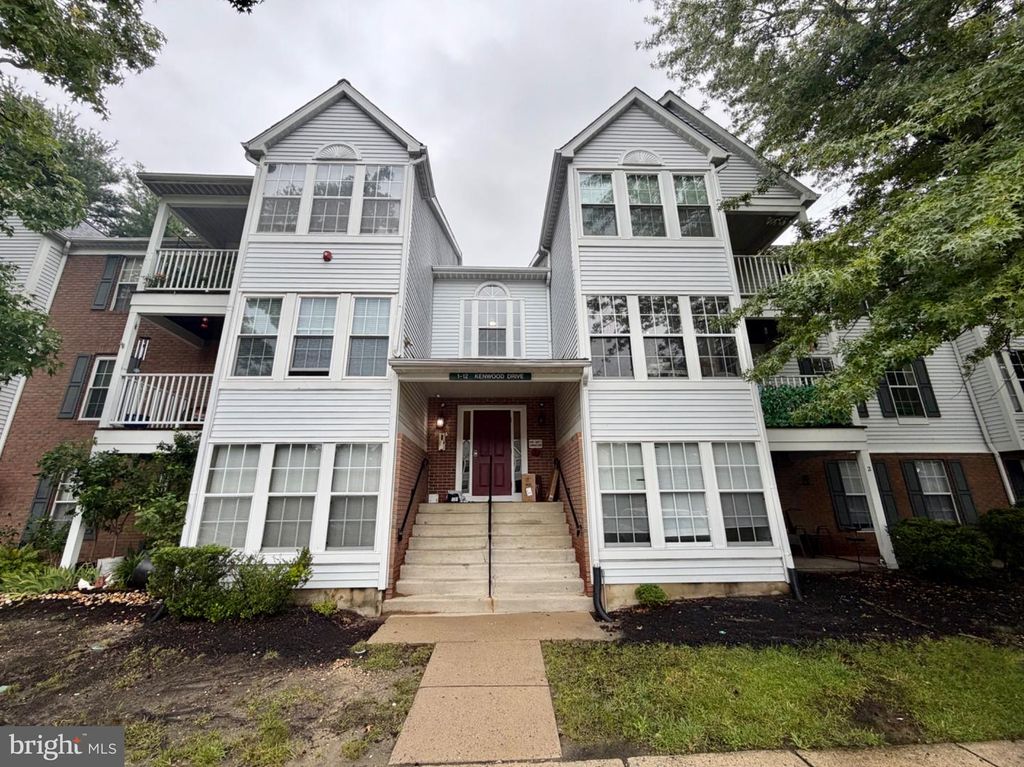 7 KENWOOD DR, Sicklerville, NJ 08081