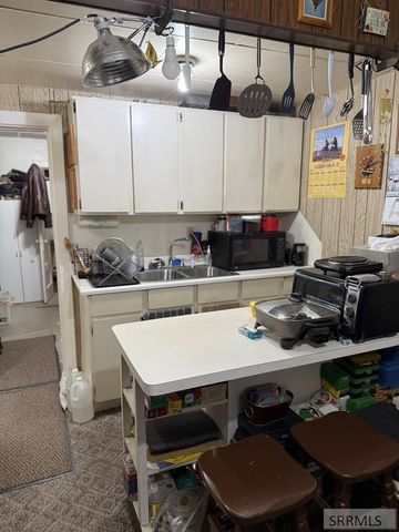 1220 S Boulevard, Idaho Falls, ID 83402