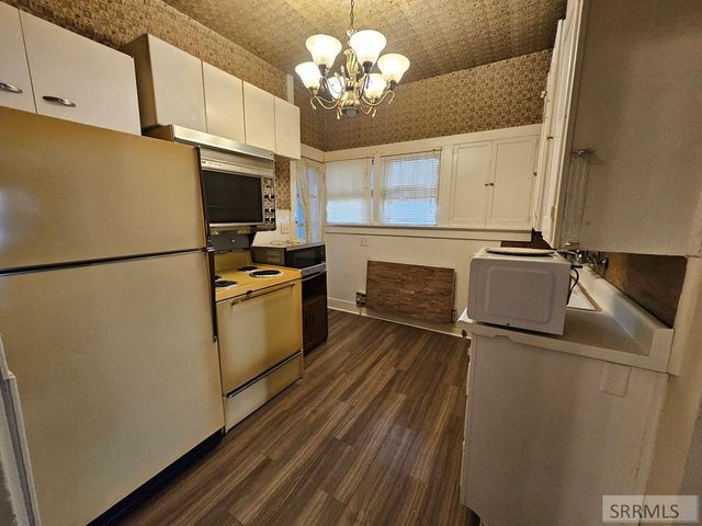 1220 S Boulevard, Idaho Falls, ID 83402