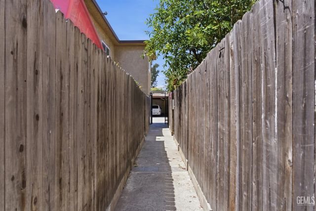 9051 Cedros Avenue 8, Los Angeles, CA 91402