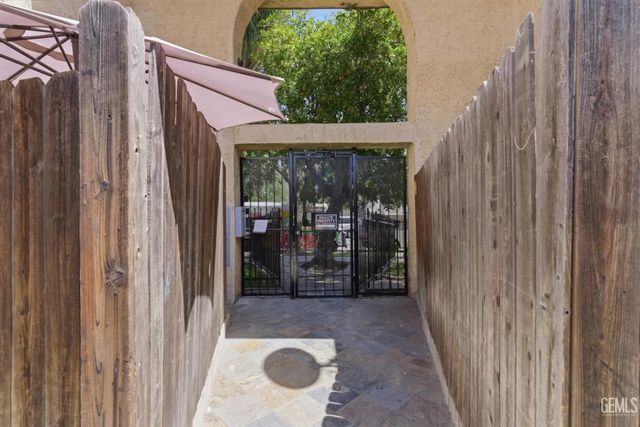 9051 Cedros Avenue 8, Los Angeles, CA 91402