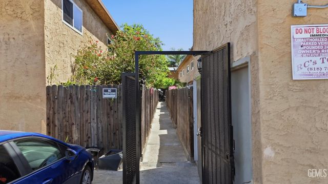 9051 Cedros Avenue 8, Los Angeles, CA 91402