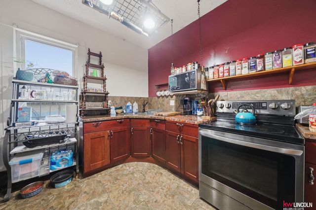1325 N 21 Street, Lincoln, NE 68503