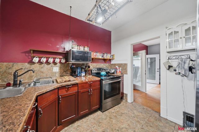 1325 N 21 Street, Lincoln, NE 68503