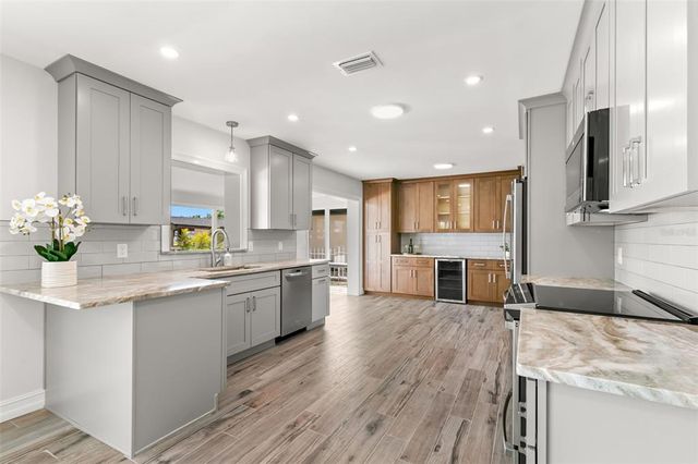 3945 VERSAILLES DRIVE, Tampa, FL 33634