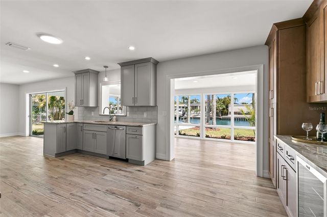 3945 VERSAILLES DRIVE, Tampa, FL 33634