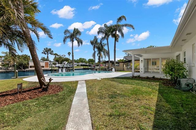 3945 VERSAILLES DRIVE, Tampa, FL 33634