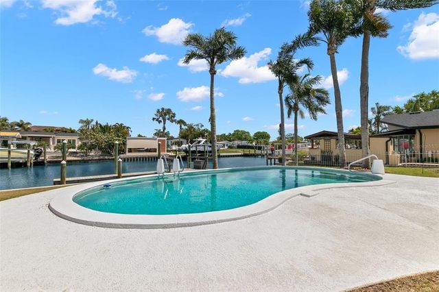 3945 VERSAILLES DRIVE, Tampa, FL 33634
