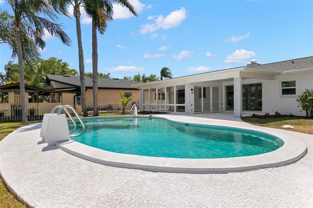 3945 VERSAILLES DRIVE, Tampa, FL 33634