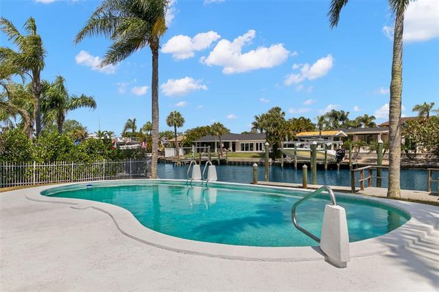 3945 VERSAILLES DRIVE, Tampa, FL 33634